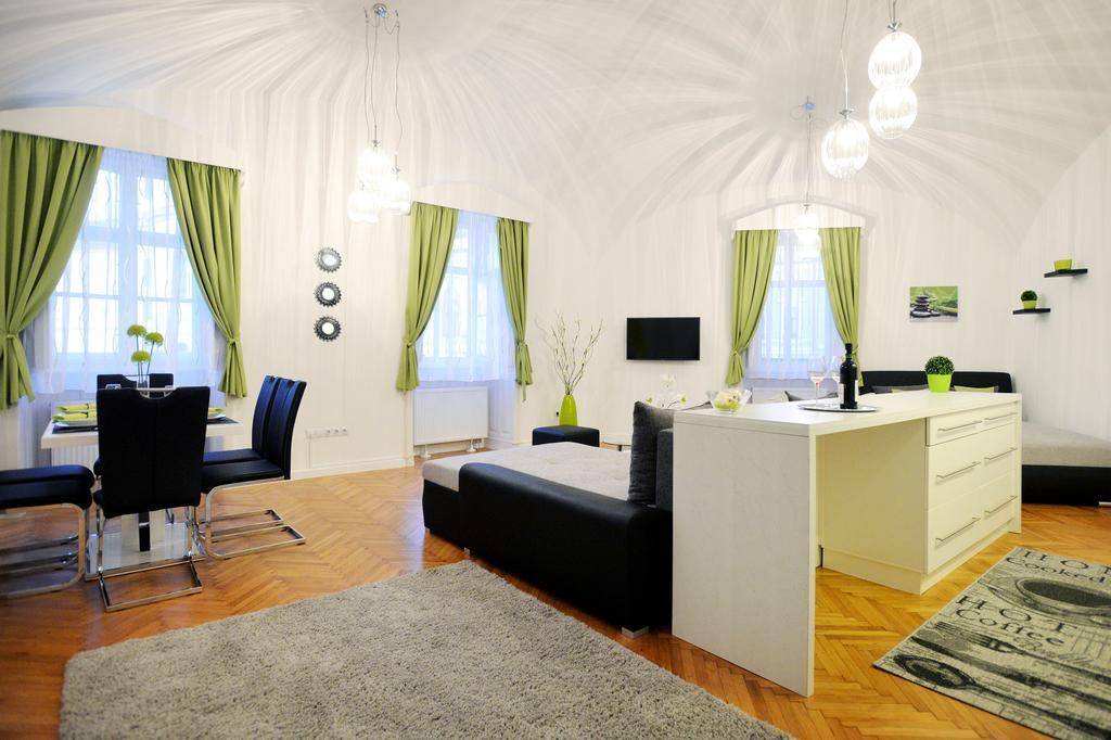 Varkapitany Apartman Еґер Екстер'єр фото